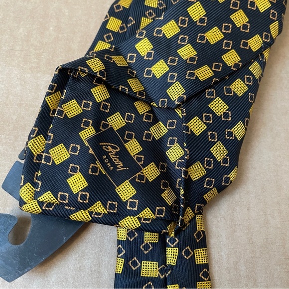 Brioni Roma Black and Gold Geometric Tie - Picture 4 of 9